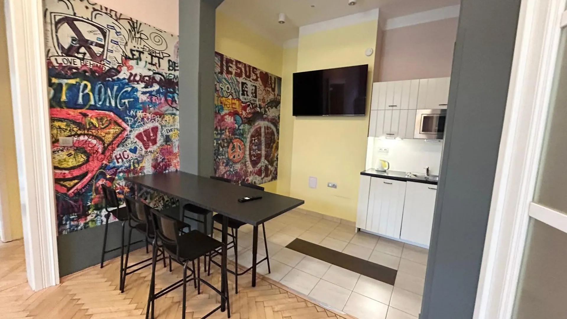 Party House Prague - Apartments Ve Smeckach 18, City Center!!