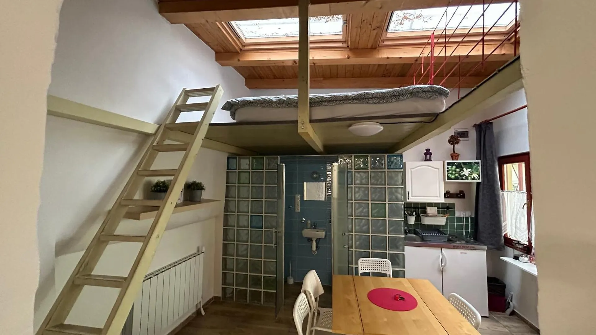 Party House Prague - Apartments Ve Smeckach 18, City Center!!