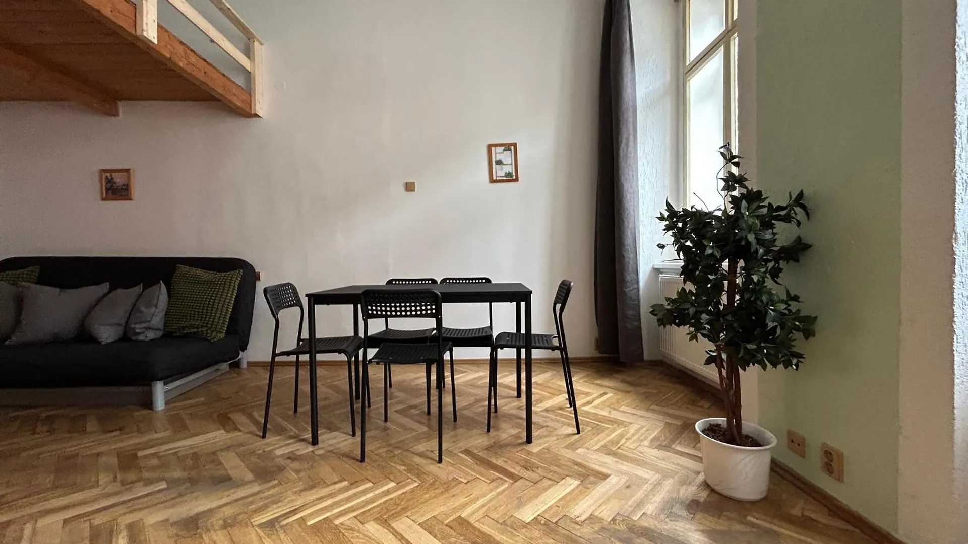 Party House Prague - Apartments Ve Smeckach 18, City Center!! 0*,