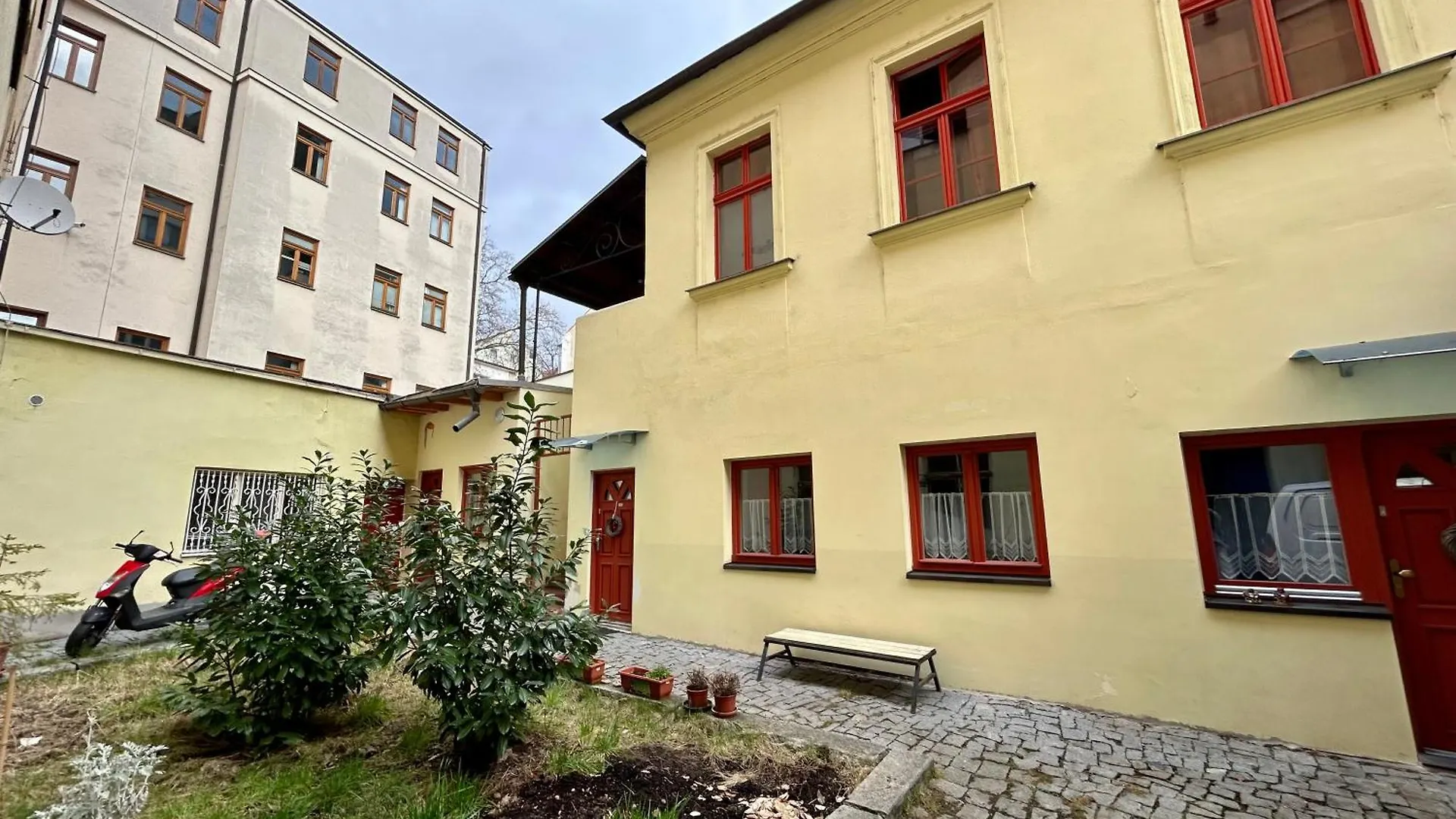 Party House Prague - Apartments Ve Smeckach 18, City Center!!