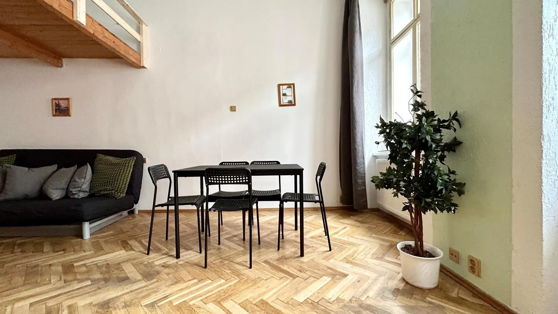 Party House Prague - Apartments Ve Smeckach 18, City Center!!