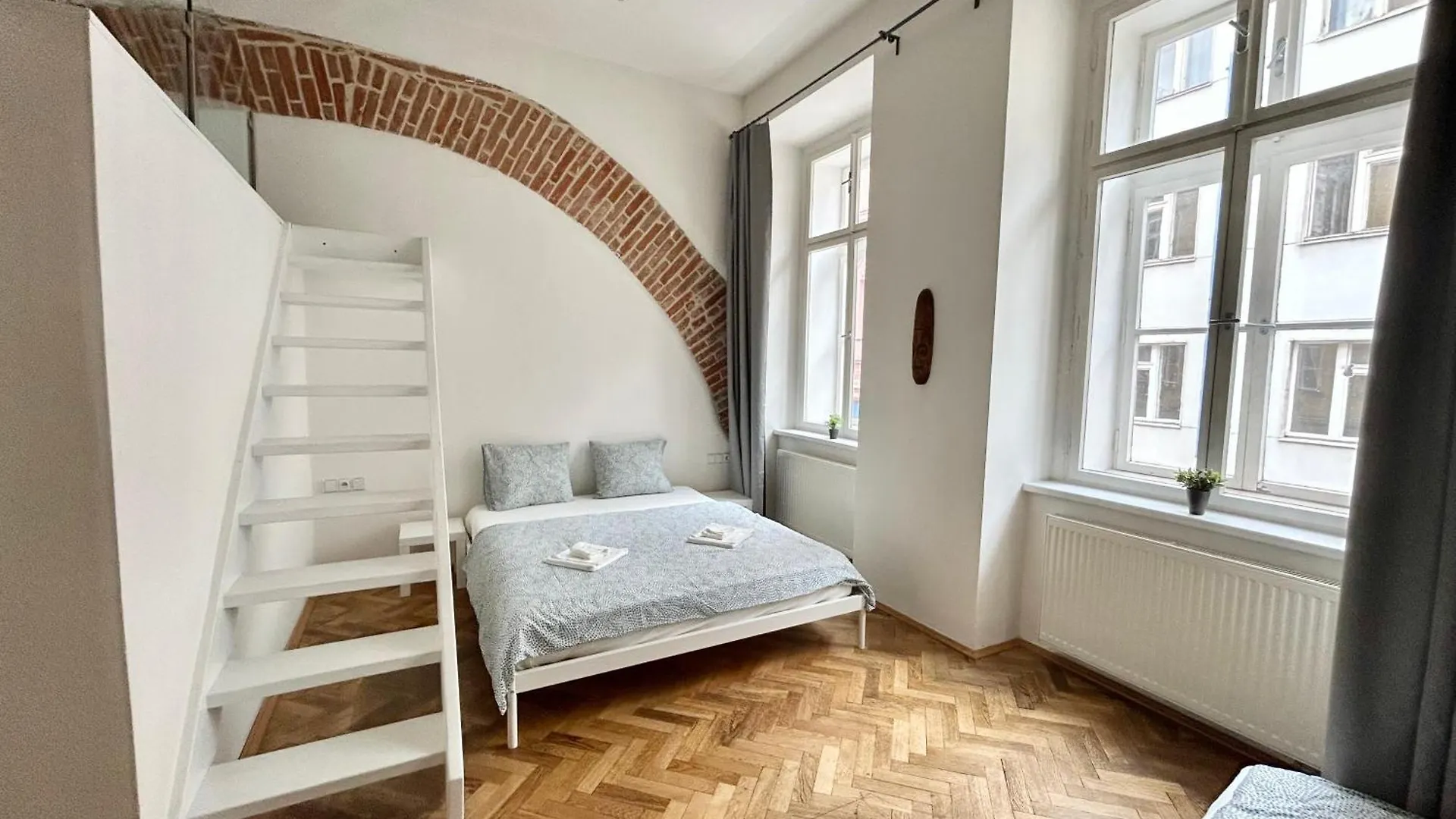 Party House Prague - Apartments Ve Smeckach 18, City Center!!