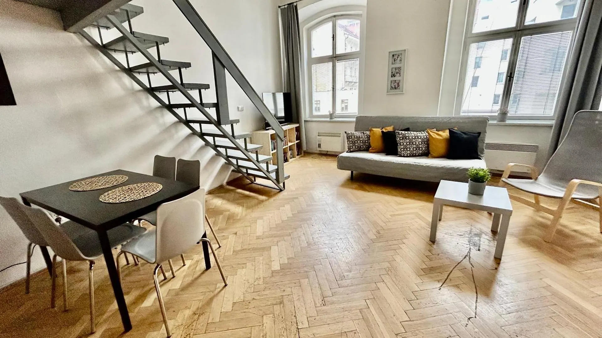 Party House Prague - Apartments Ve Smeckach 18, City Center!!