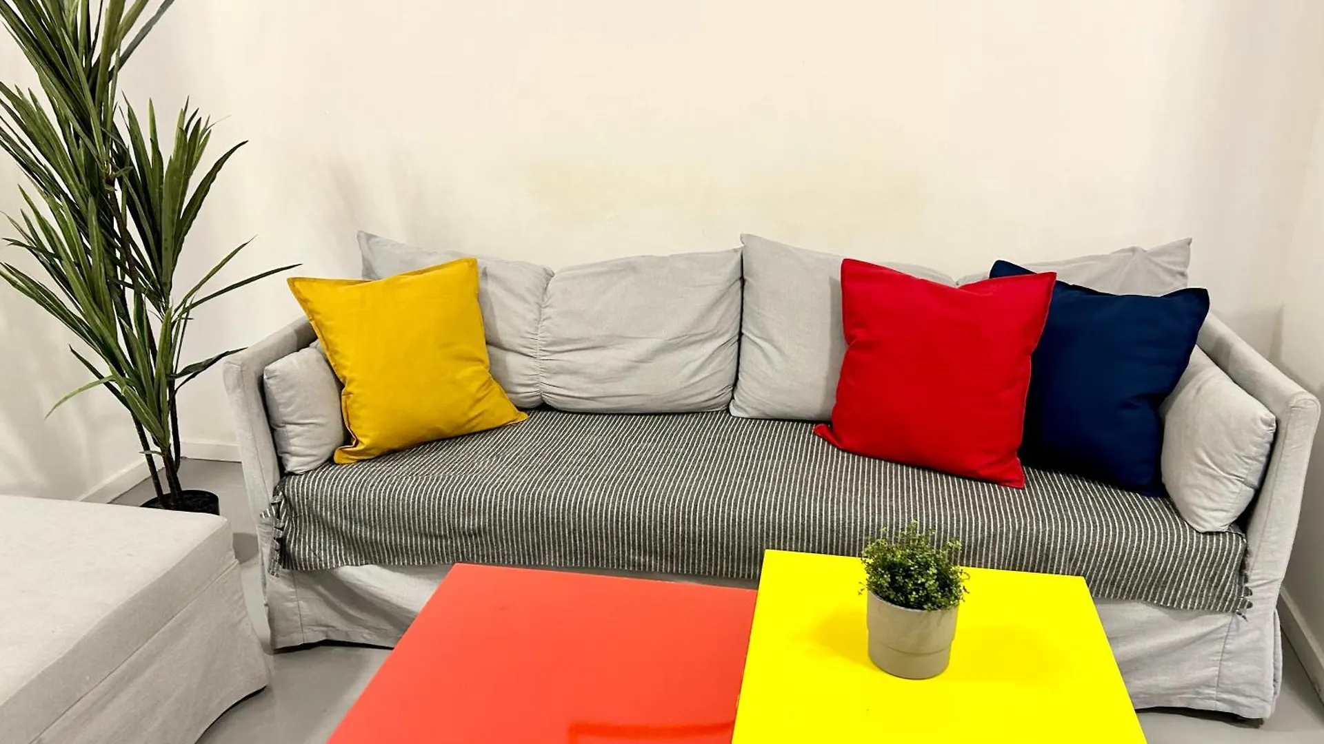 Party House Prague - Apartments Ve Smeckach 18, City Center!!