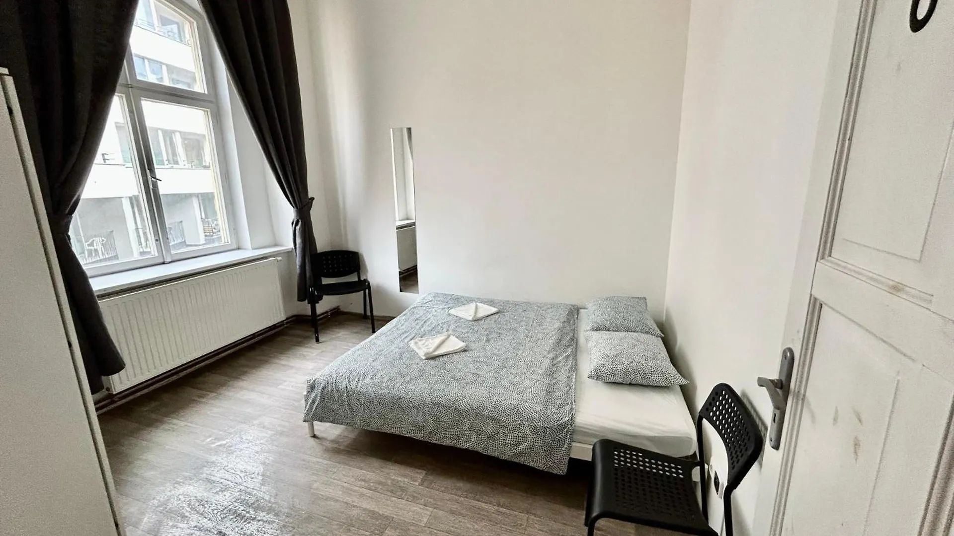 Party House Prague - Apartments Ve Smeckach 18, City Center!!