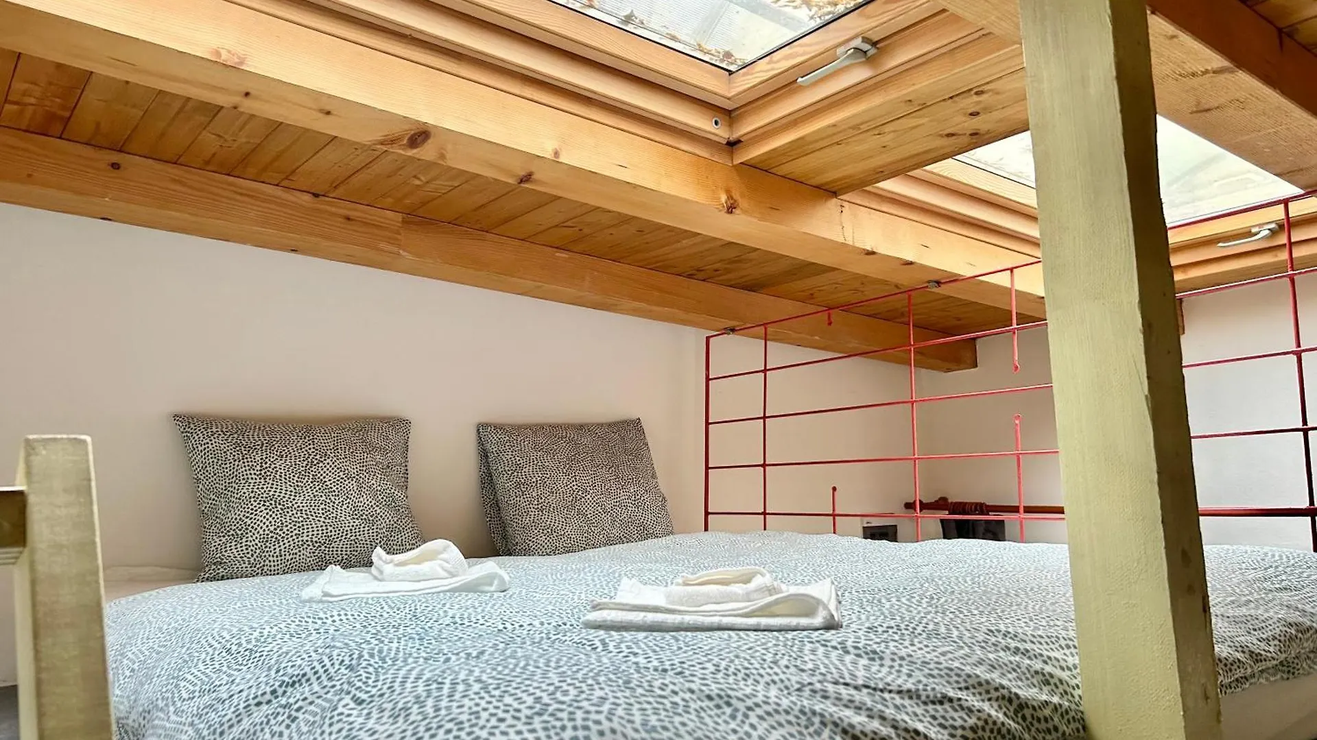 Party House Prague - Apartments Ve Smeckach 18, City Center!! Tjeckien