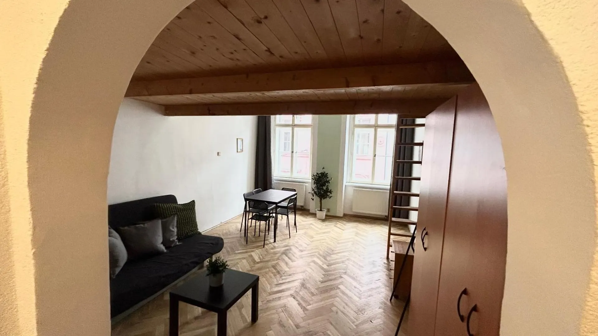 Party House Prague - Apartments Ve Smeckach 18, City Center!!