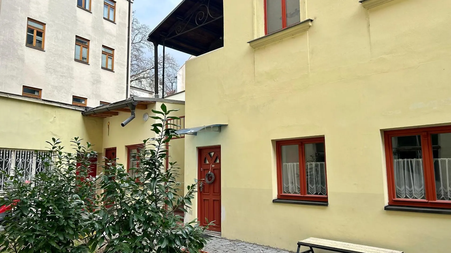 Party House Prague - Apartments Ve Smeckach 18, City Center!! 0*,