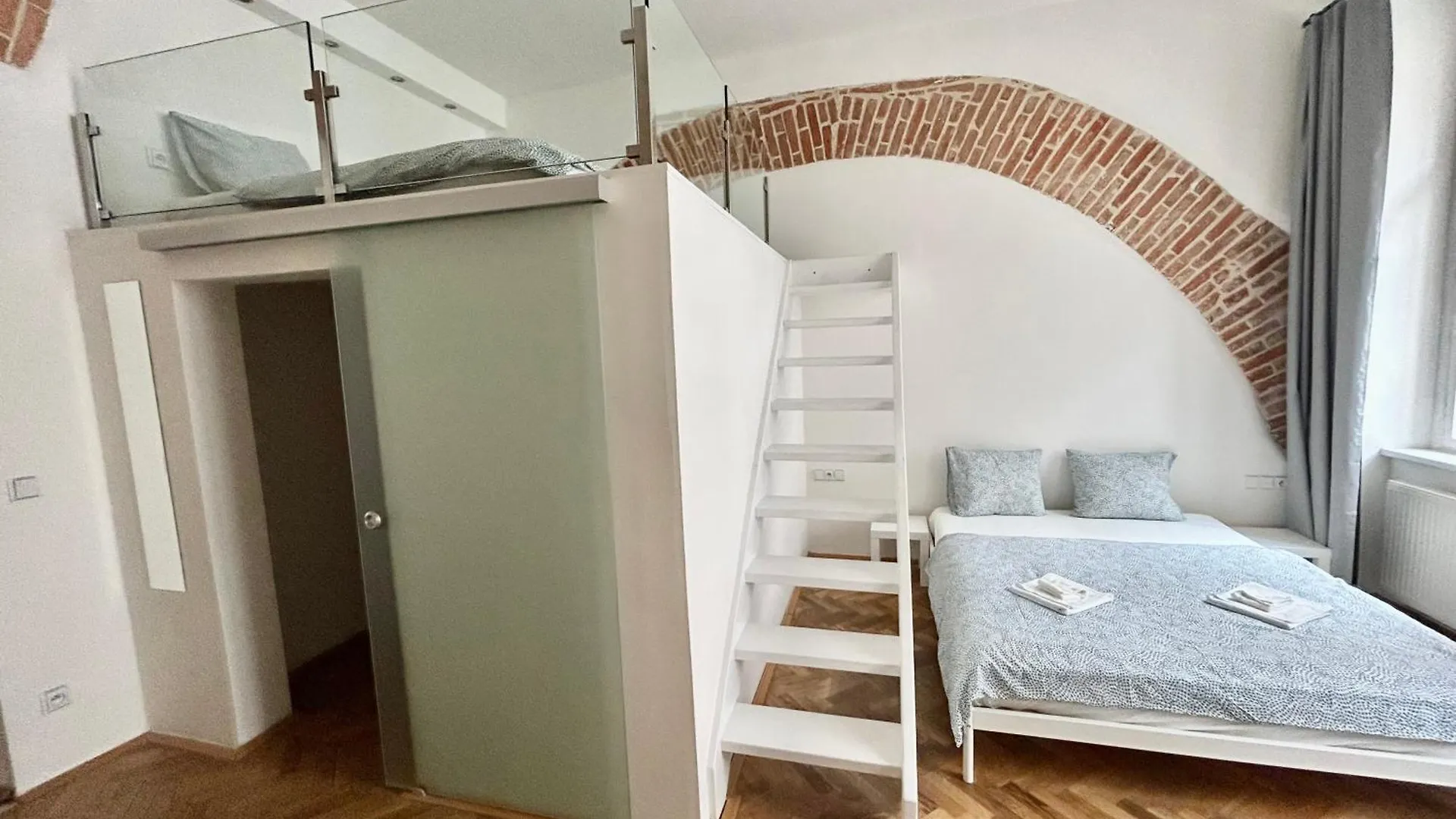 Party House Prague - Apartments Ve Smeckach 18, City Center!! 0*,