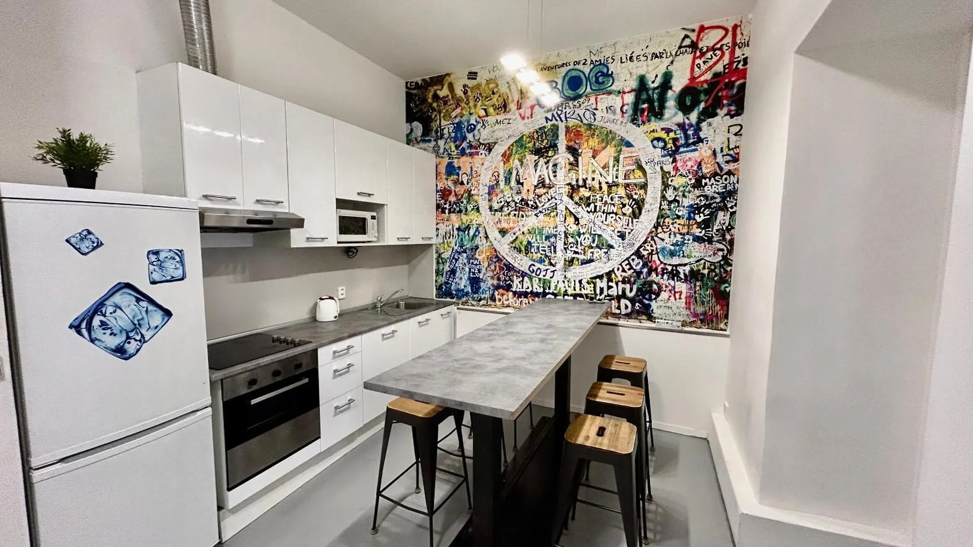 Party House Prague - Apartments Ve Smeckach 18, City Center!!